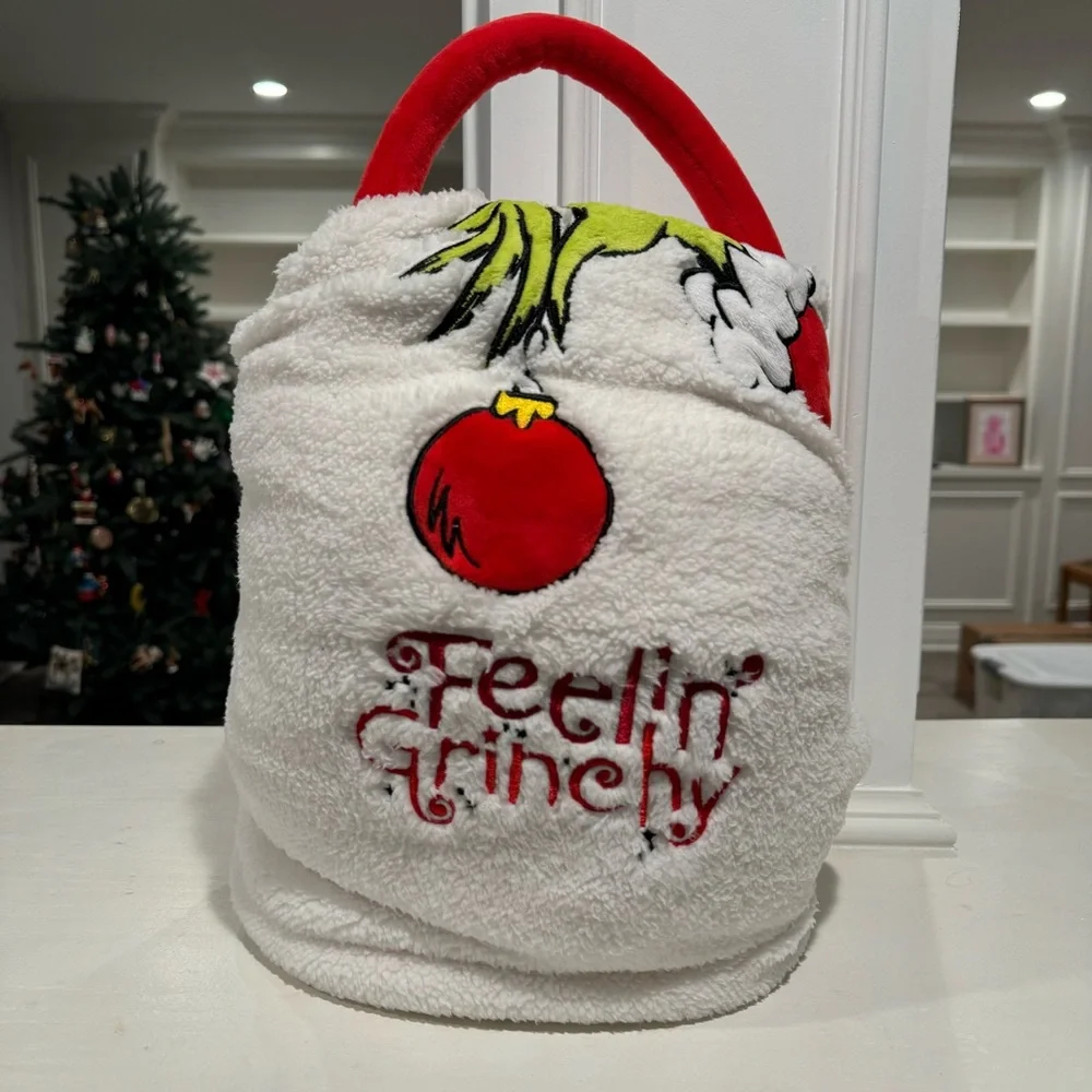 Grinch Dept 56 blanket snowpinions snow throw NWT